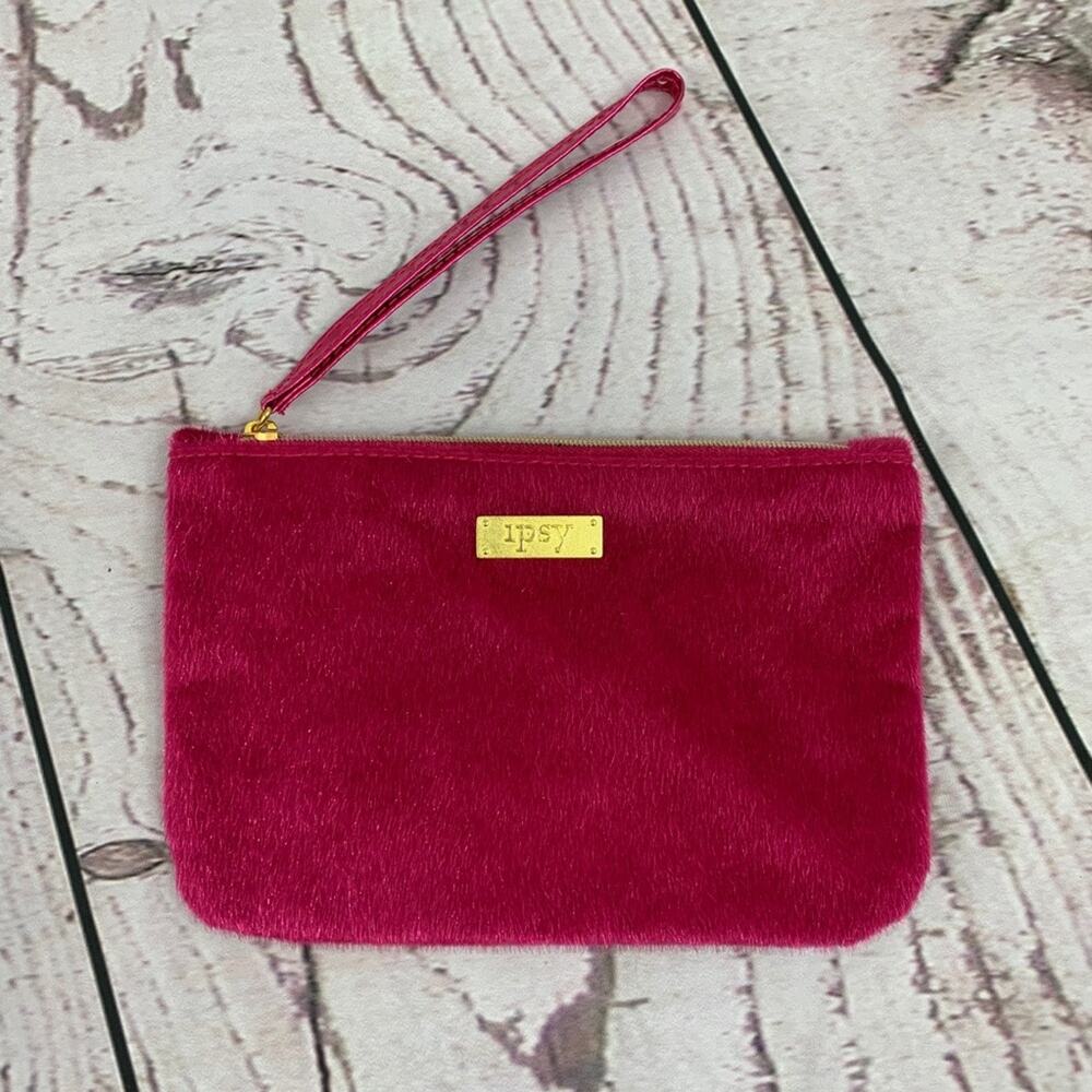 Ipsy bag pink furry gold zipper great condition